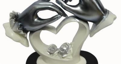 Always Stay Unique while Selecting a Wedding Anniversary Gift